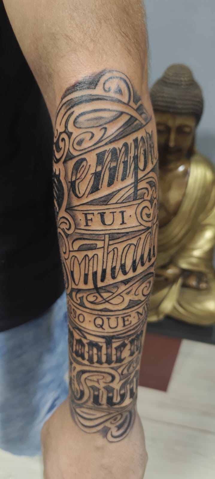 Tatuagem de letras