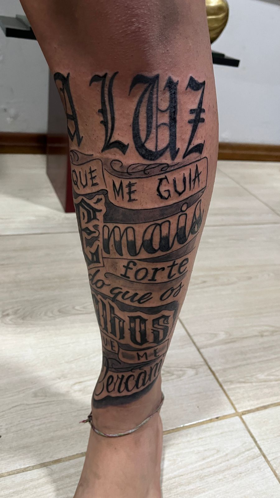 Tatuagem de letras