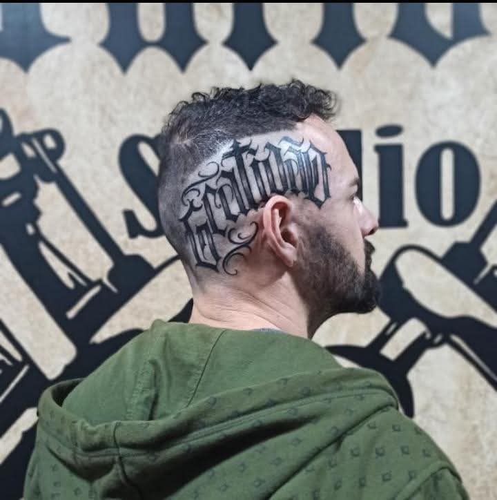 Tatuador profissional Marcos Garcia