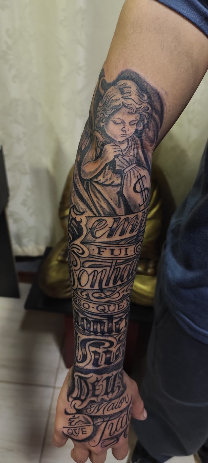 Tatuagem preto e cinza realismo