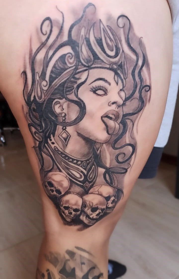 Tatuagem preto e cinza realismo